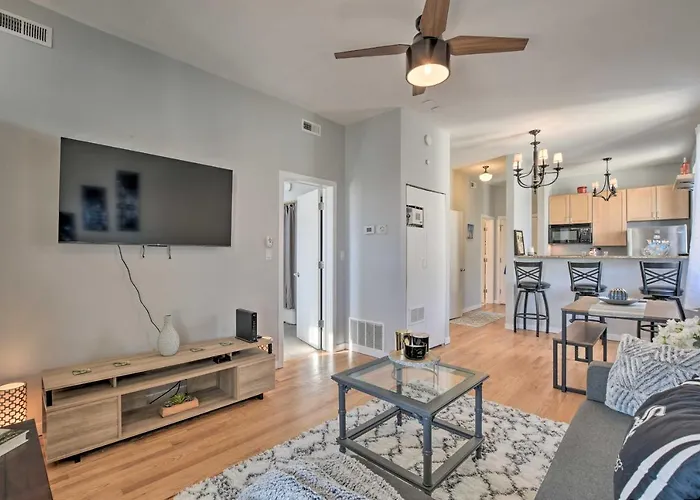Elegant Retreat With Spacious Balcony! Appartement