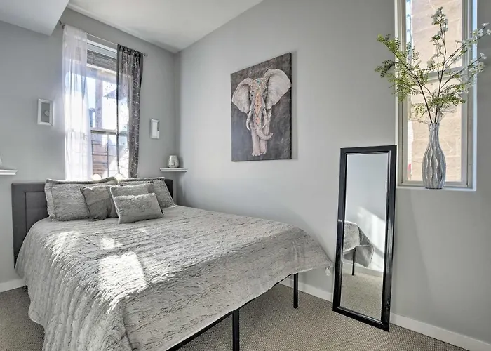 Elegant Retreat With Spacious Balcony! Appartement
