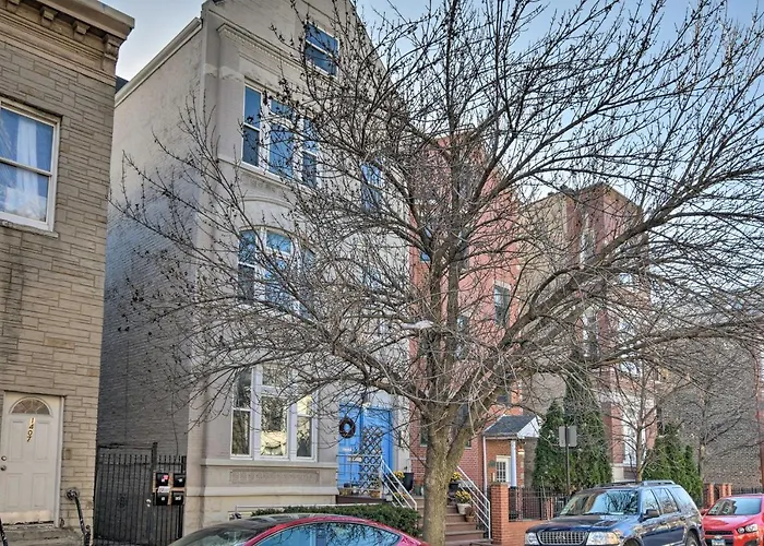 Elegant Retreat With Spacious Balcony! *
