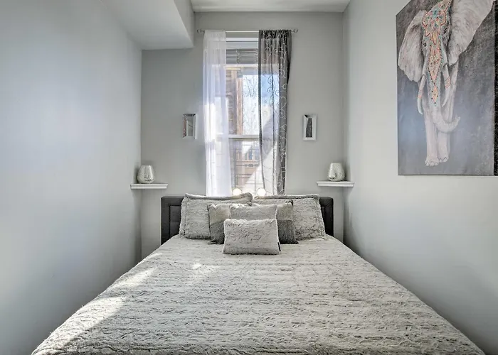Appartement Elegant Retreat With Spacious Balcony!